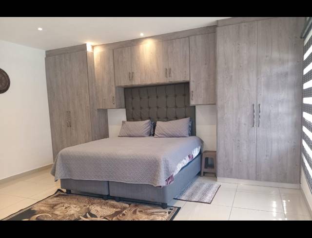 6 BEDROOM HOUSE FOR SALE IN MONDEOR